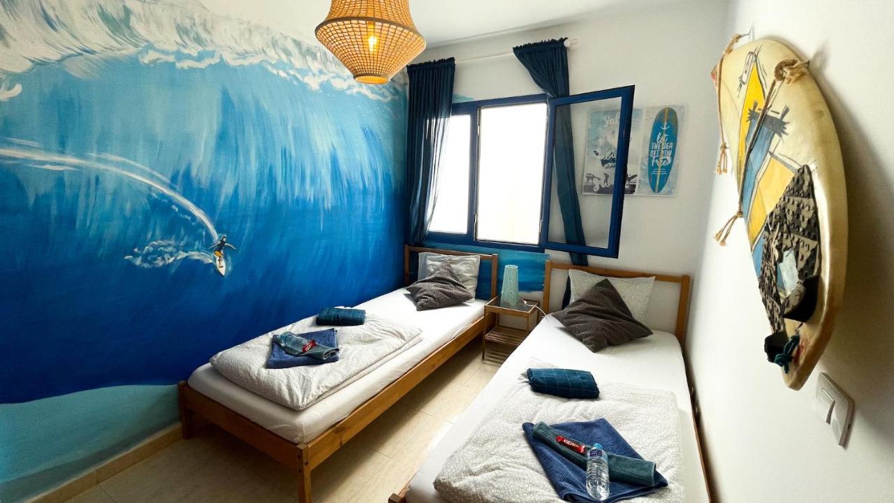 カレタ・デ・ファマラ Red Star Surf & Yoga Camp Lanzaroteホステル エクステリア 写真
