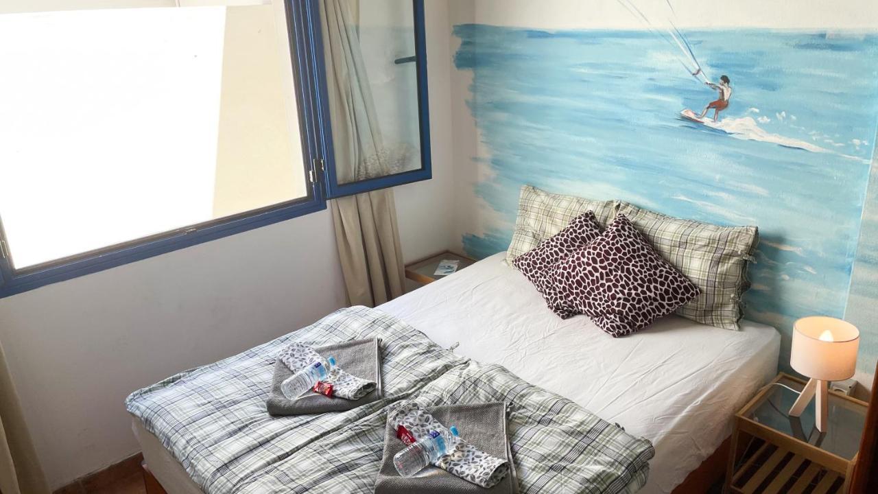 カレタ・デ・ファマラ Red Star Surf & Yoga Camp Lanzaroteホステル エクステリア 写真