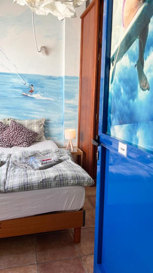 カレタ・デ・ファマラ Red Star Surf & Yoga Camp Lanzaroteホステル エクステリア 写真