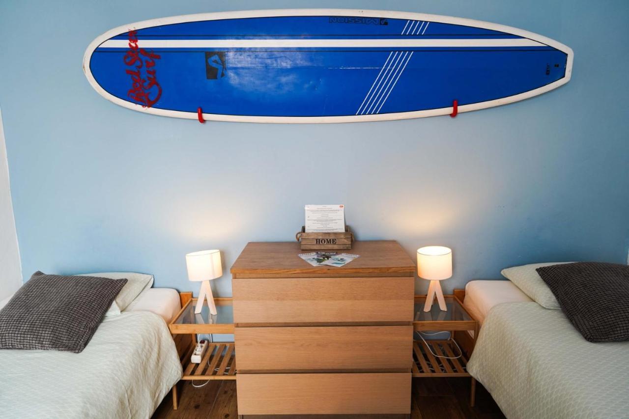 カレタ・デ・ファマラ Red Star Surf & Yoga Camp Lanzaroteホステル エクステリア 写真