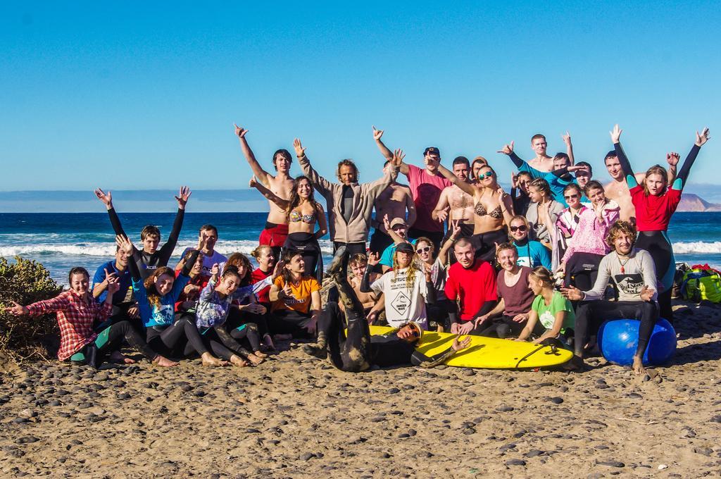 カレタ・デ・ファマラ Red Star Surf & Yoga Camp Lanzaroteホステル エクステリア 写真