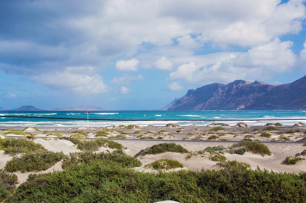 カレタ・デ・ファマラ Red Star Surf & Yoga Camp Lanzaroteホステル エクステリア 写真