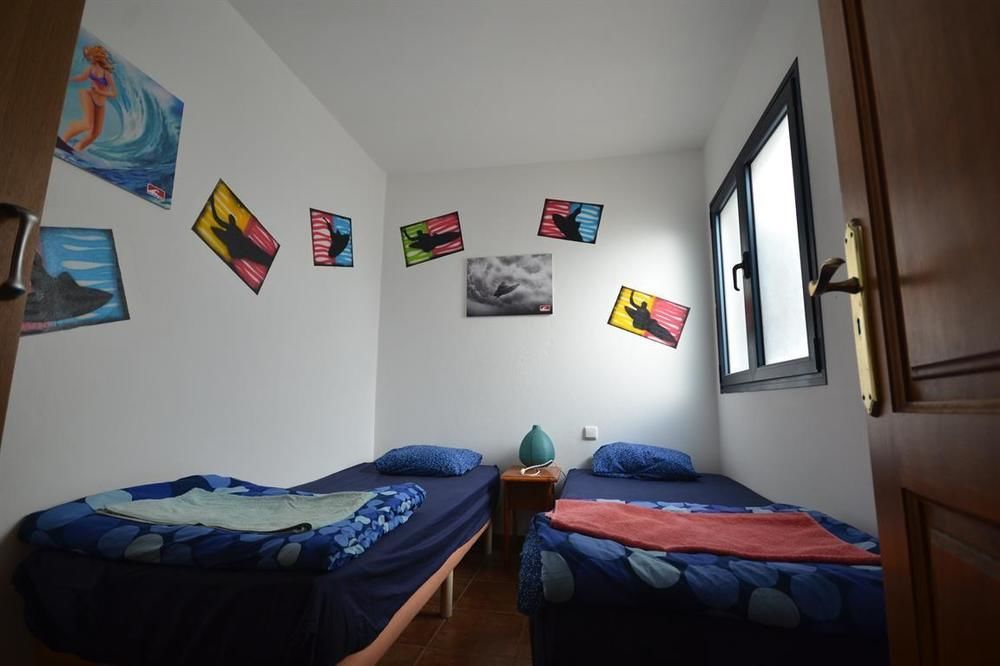 カレタ・デ・ファマラ Red Star Surf & Yoga Camp Lanzaroteホステル エクステリア 写真